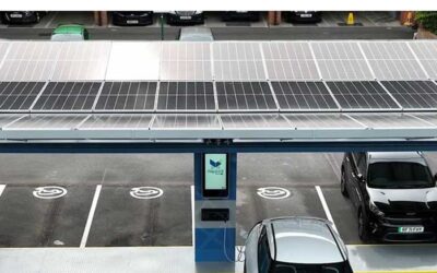 La recarga de coches eléctricos con placas solares es la combinación perfecta para ahorrar